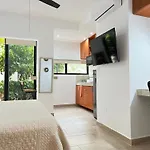 Homely And Comfortable Studio 3 Blocks To 5Th Av